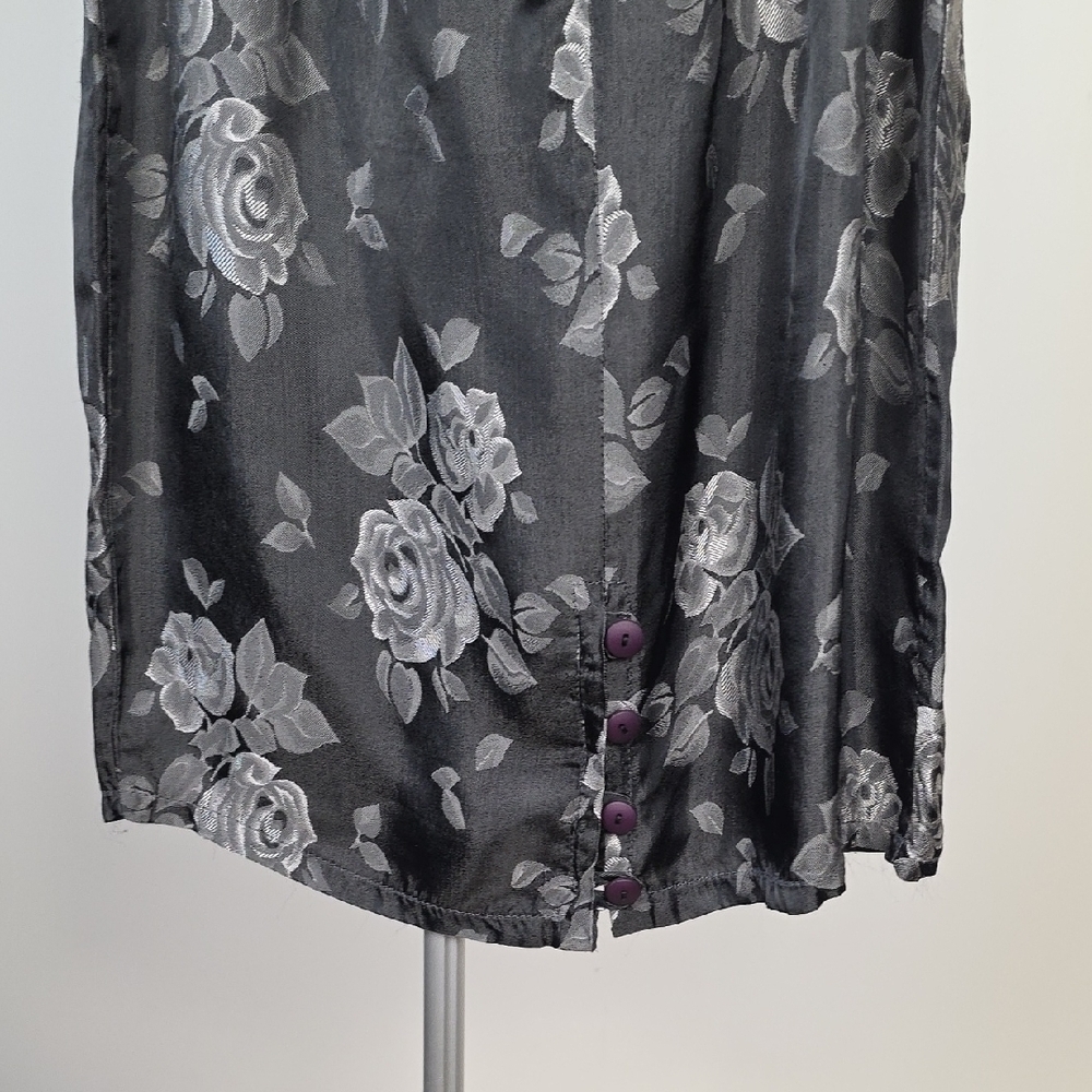 VINTAGE 19th AVENUE Floral Button-Back Skirt – Black & Silver Roses - Picture 6 of 8